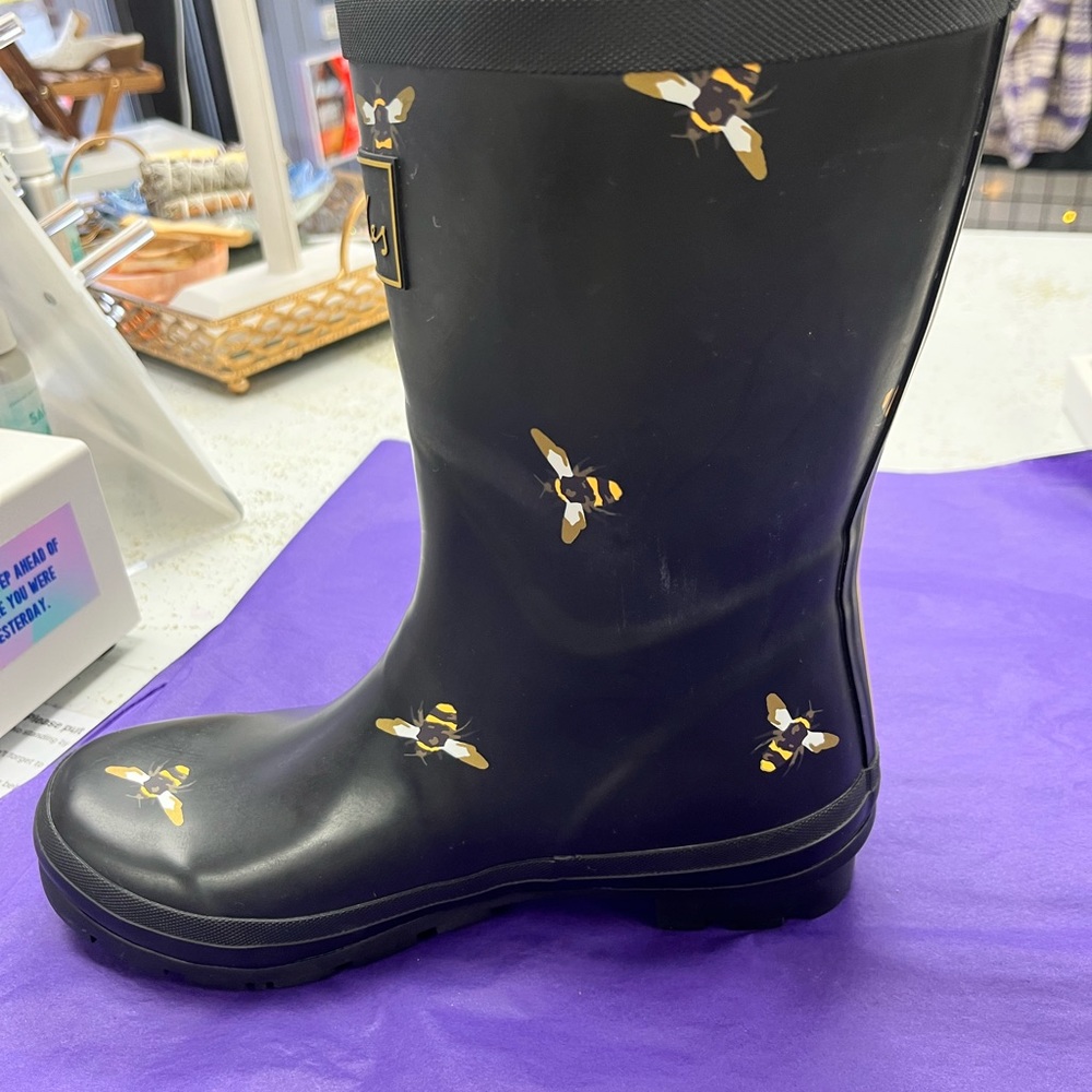 Moly Welly - Picture 3 of 3